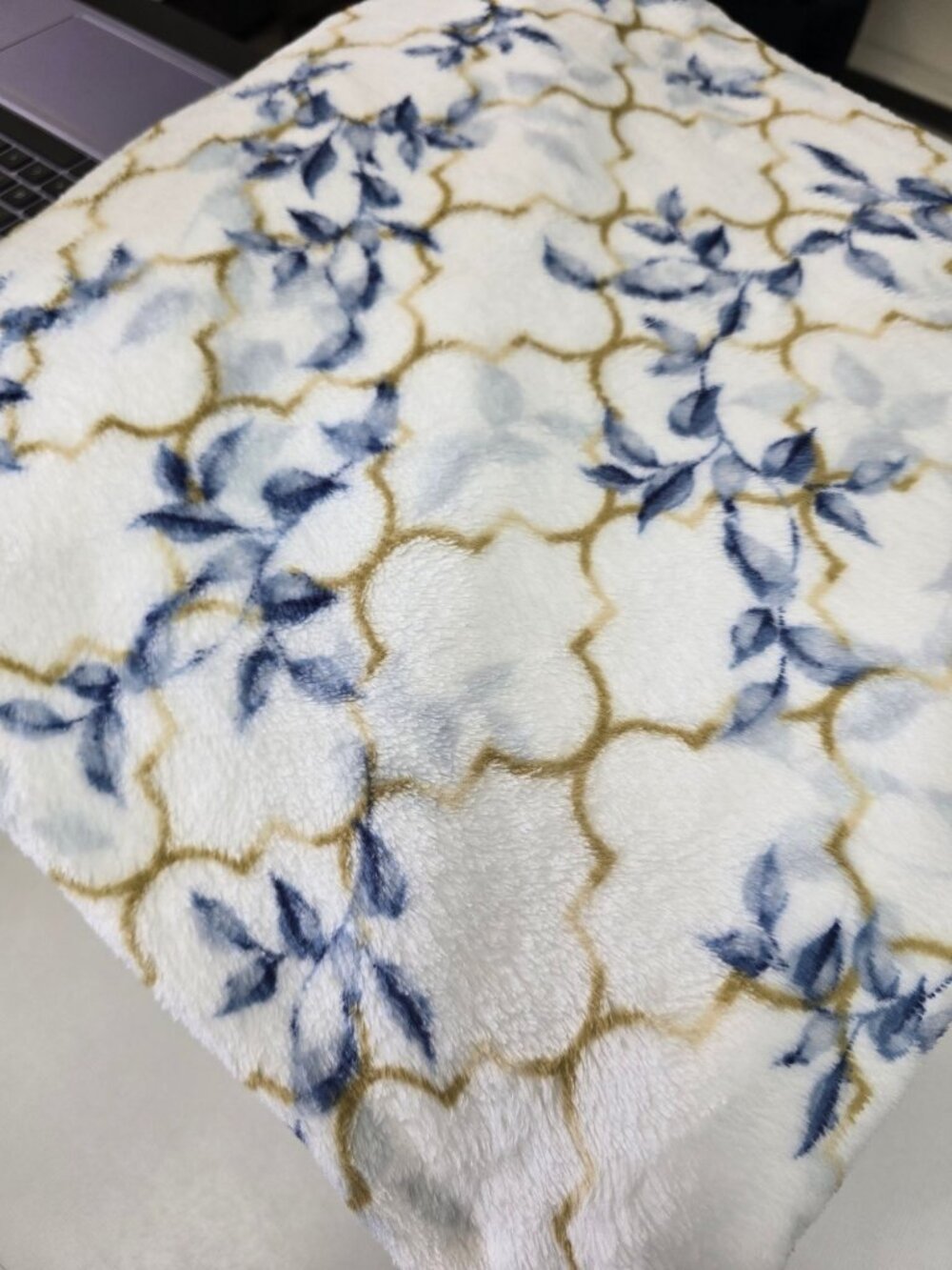 Floral Printed Soft Plush Throw Blanket 60" X 70" White Blue Gold EXCELLENT
